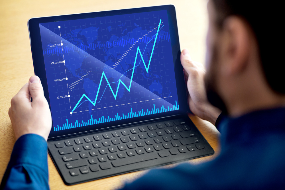 Cliente analisando gráficos